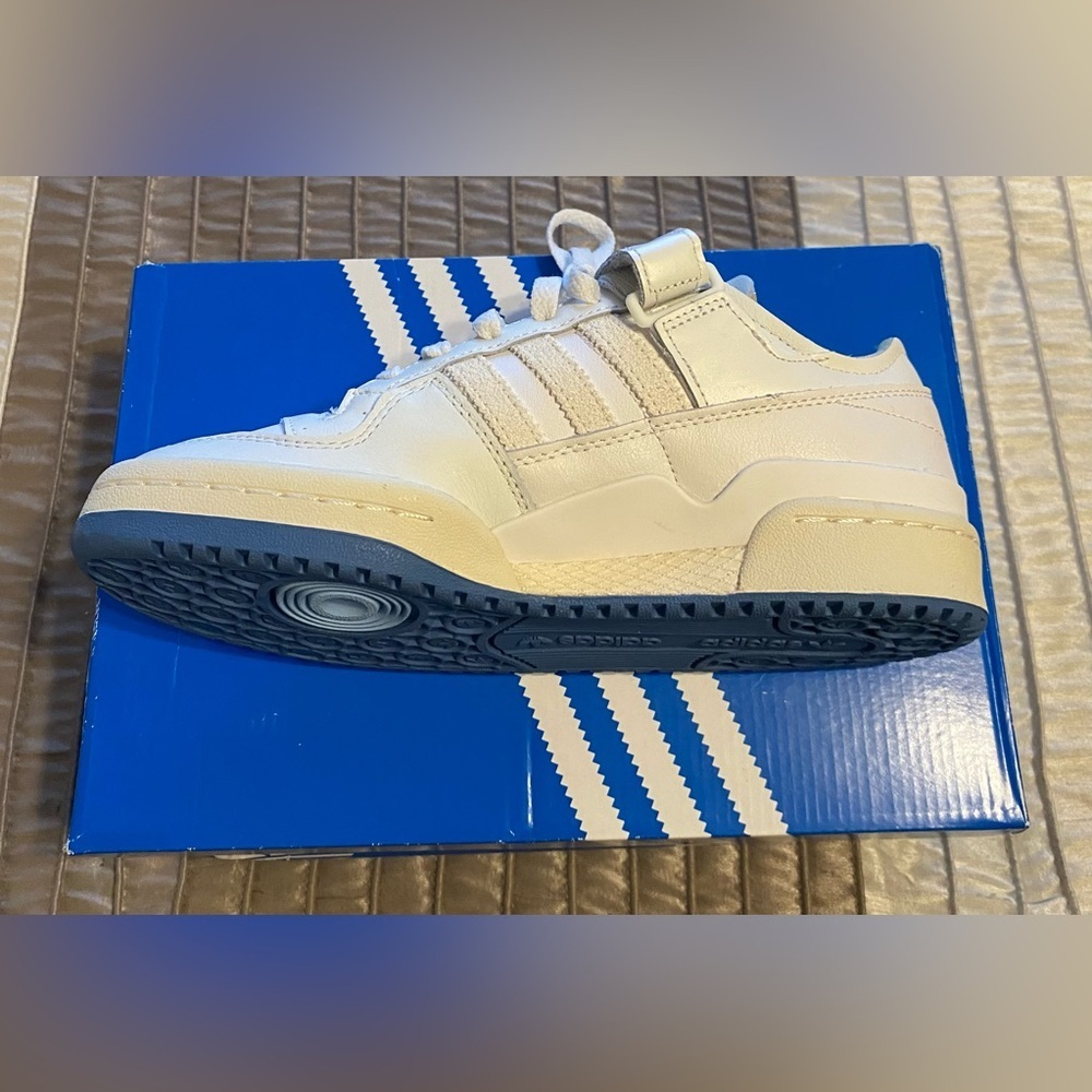 Adidas - NEW - FORUM 84 LOW SHOES. Originals. Size 6. (Box dented) - Picture 12 of 16